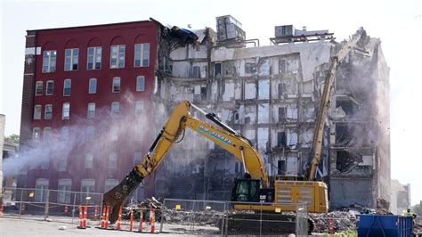 Crews begin demolishing remains of collapsed Iowa building